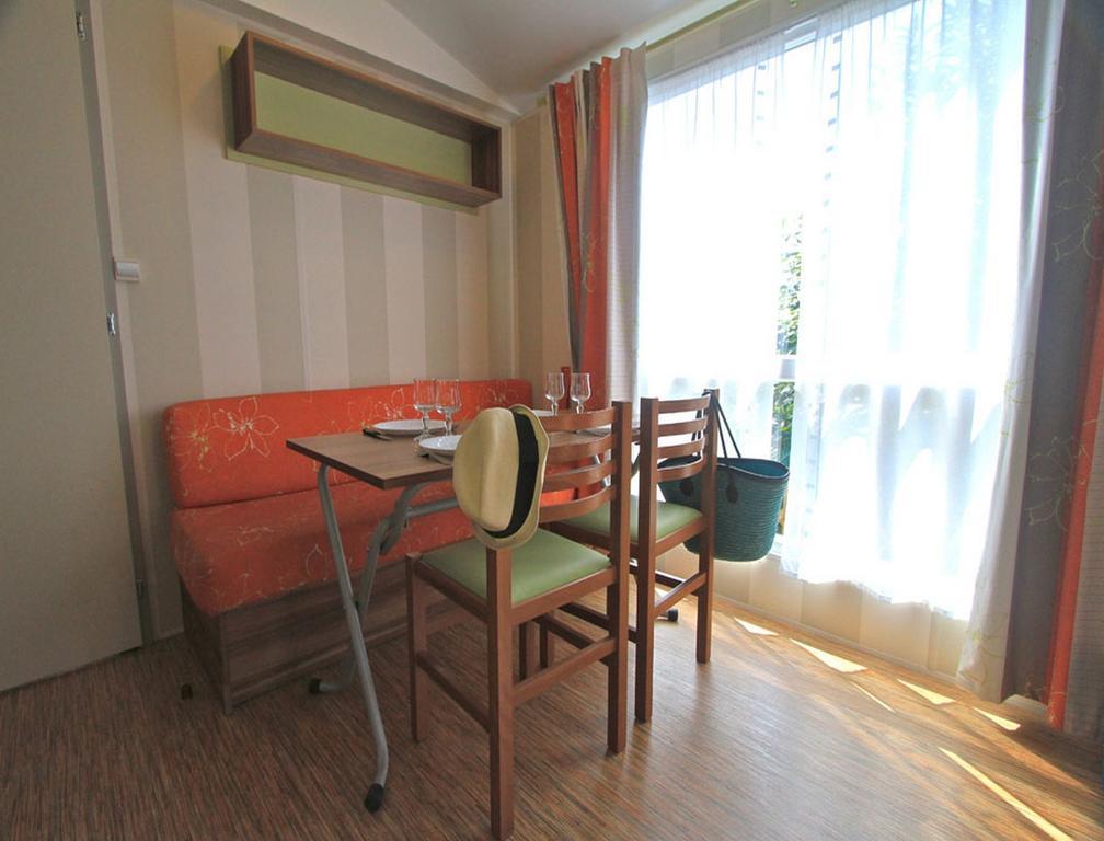 Camping Les Sables Blancs Конкарно Номер фото